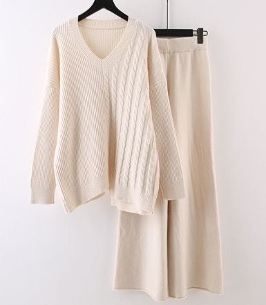FLUFFY KNITTED SET